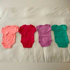 💐 4 piece BUNDLE of long sleeve bodysuits by CARTERS in size 6 MONTH for SPRING
